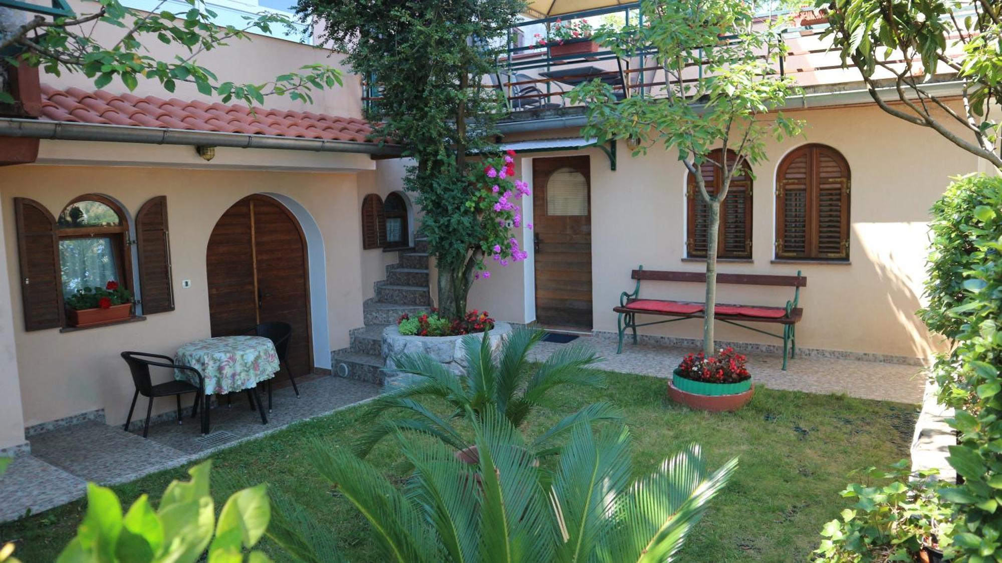 Apartment Komel