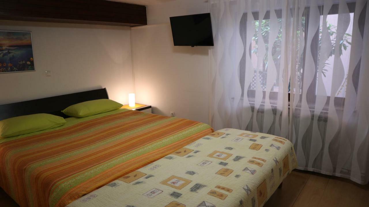 Apartment Komel *