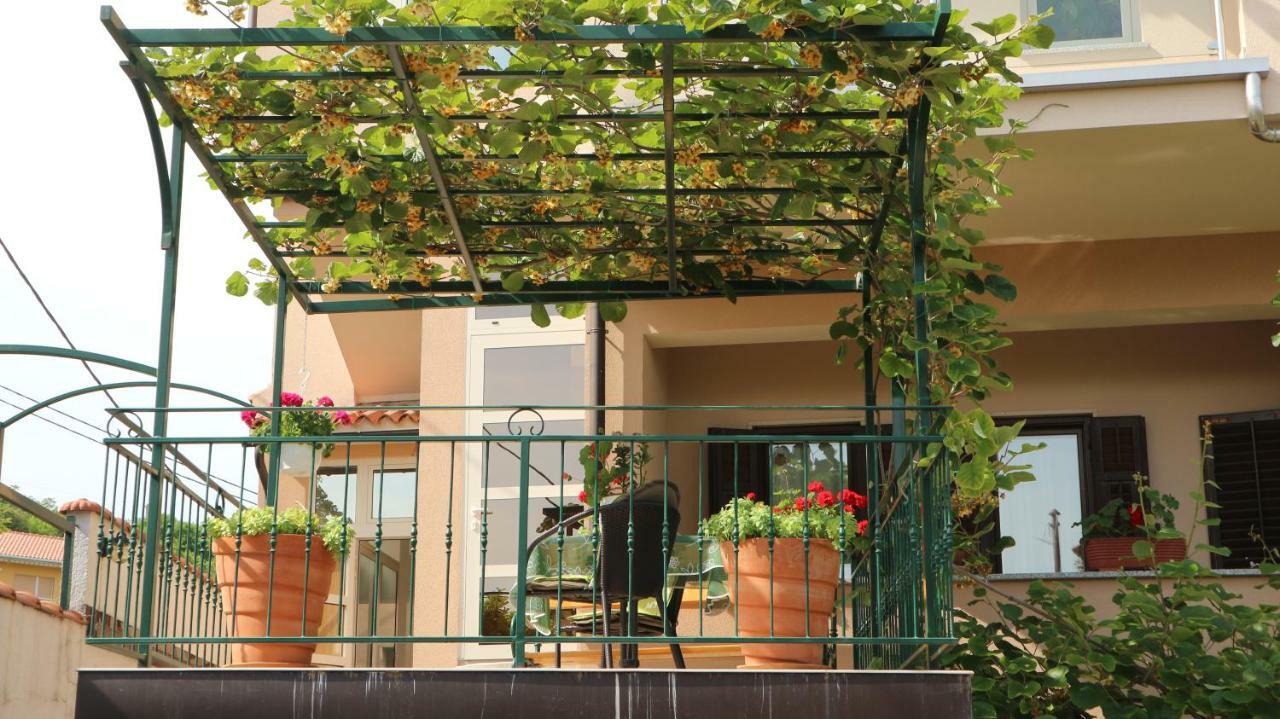Apartment Komel